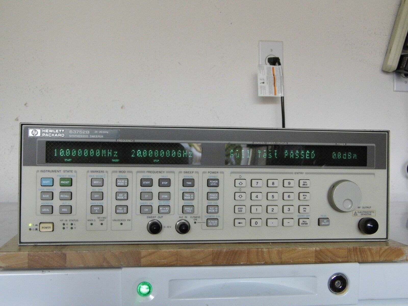 AGILENT HP 83752B 1E1 1E5, .01 - 20 GHz SYNTHESIZED SWEEPER w/ WARRANTY AGILENT HP 83752B 1E1 1E5, .01 - 20 GHz SYNTHESIZED SWEEPER w/ WARRANTY